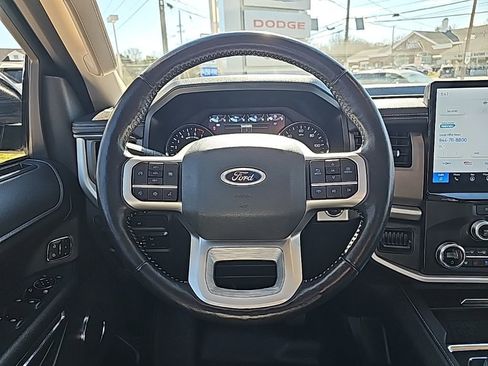 Used 2022 Ford Expedition XLT image 21