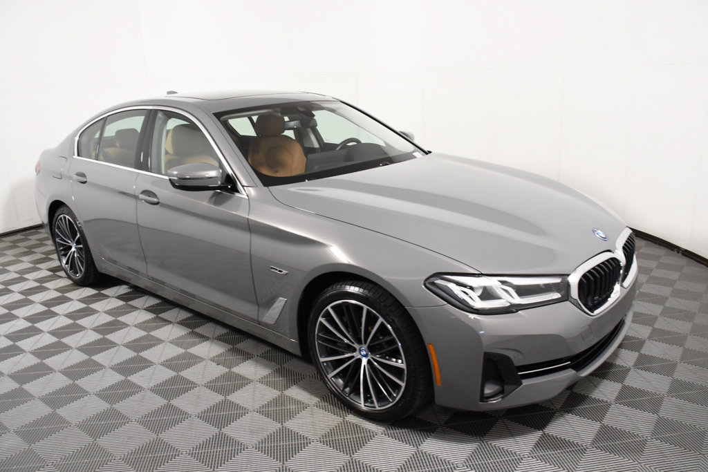 Used 2022 BMW 530e xDrive w/ Premium Package AWD/4WD image 8