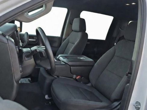 Used 2021 Chevrolet Silverado 2500 Custom w/ Custom Convenience Package image 4