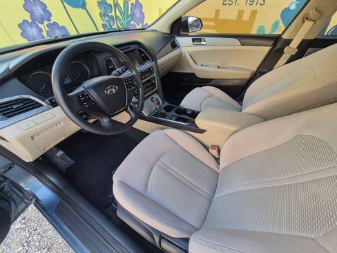 Used 2017 Hyundai Sonata SE w/ Cargo Package FWD image 4