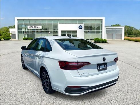 Used 2023 Volkswagen Jetta Sport FWD image 3