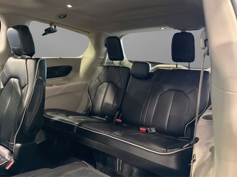 Used 2023 Chrysler Pacifica Limited FWD image 43