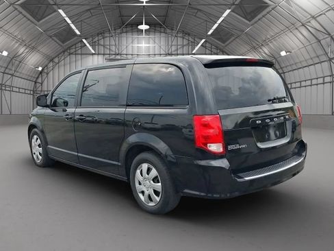 Used 2018 Dodge Grand Caravan SE w/ UConnect Hands-Free Group FWD image 5