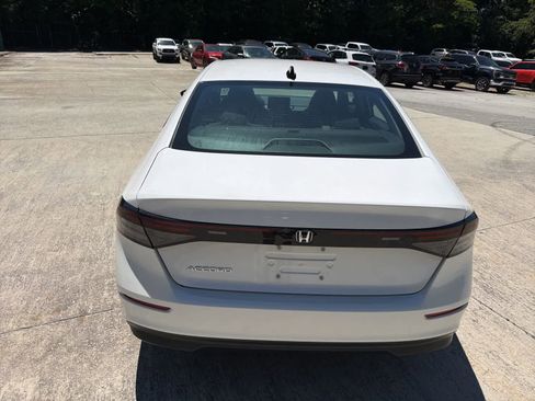 Certified 2025 Honda Accord SE image 9