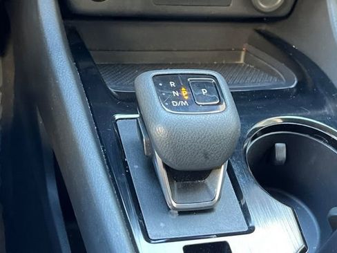 Used 2024 Nissan Rogue S image 27