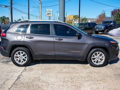 Used 2018 Jeep Cherokee Latitude Plus image 7