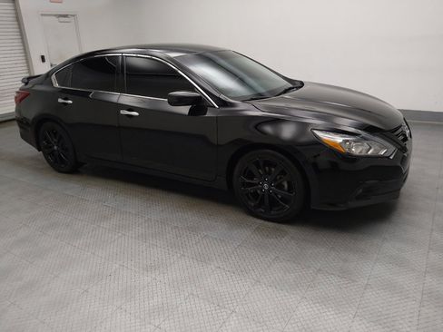 Used 2018 Nissan Altima 2.5 SR w/ SR Midnight Edition image 11