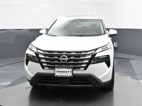 Used 2024 Nissan Rogue SV w/ SV Premium Package image 30