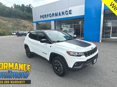 Used 2025 Jeep Compass Trailhawk AWD/4WD image 1