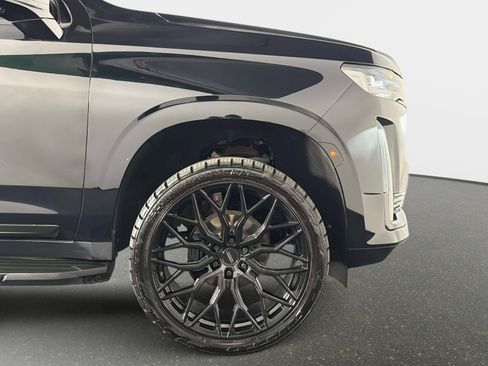 Used 2024 Cadillac Escalade ESV Luxury image 21