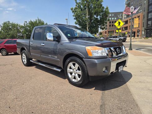 Used 2014 Nissan Titan SL w/ SL Moonroof Package RWD image 2