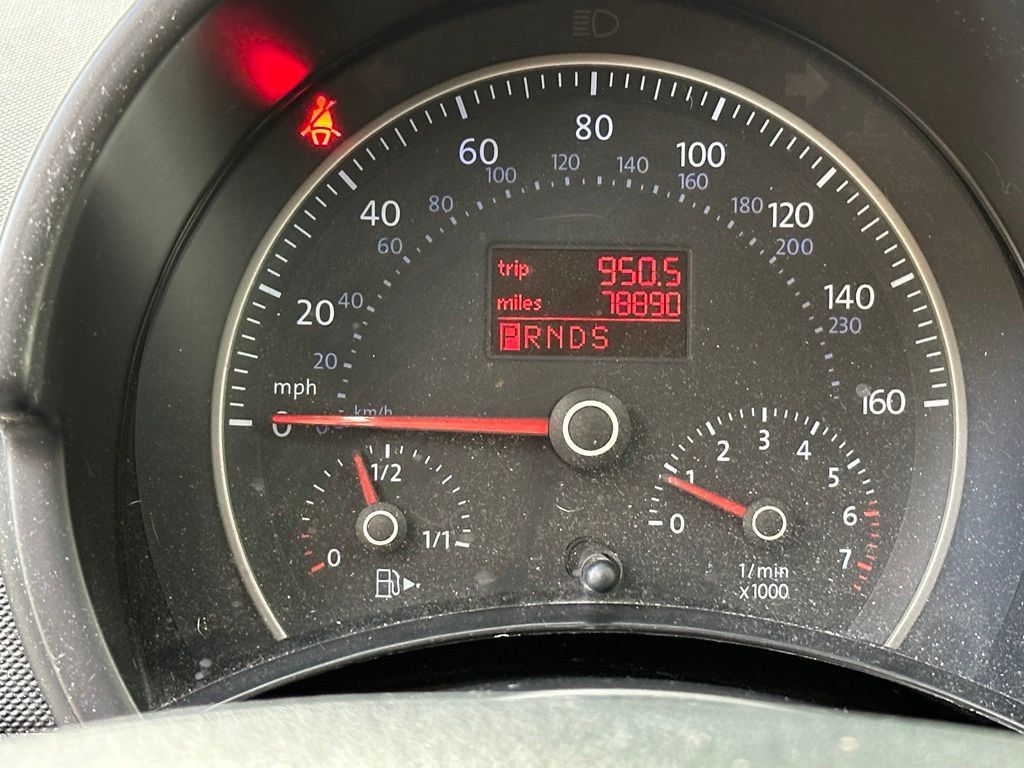 Used 2010 Volkswagen Beetle Coupe FWD image 8