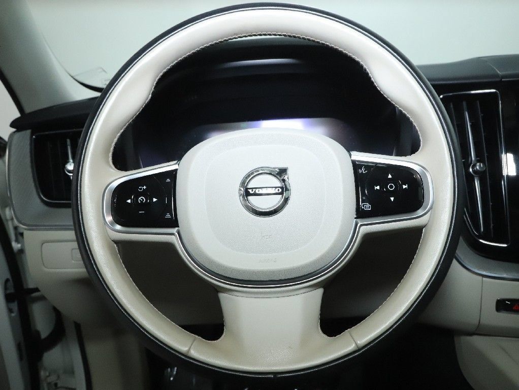 Used 2024 Volvo XC60 B5 Plus AWD/4WD image 23