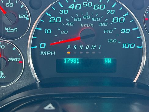 Used 2025 Chevrolet Express 3500 LT w/ LT Preferred Equipment Group RWD image 25