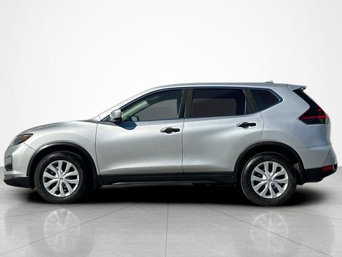 Used 2018 Nissan Rogue S image 2