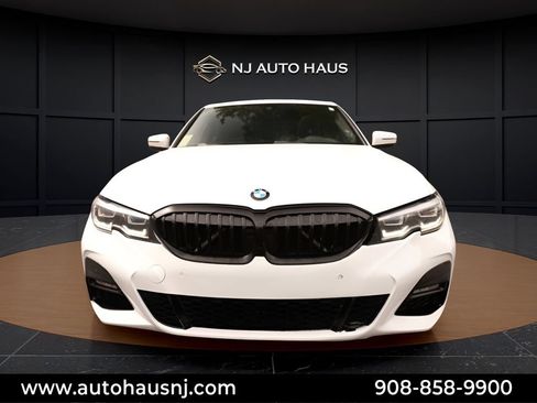 Used 2020 BMW 330i Sedan w/ M Sport Package RWD image 4
