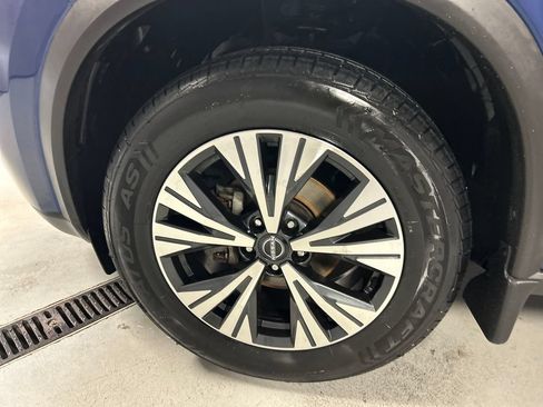 Used 2023 Nissan Rogue SV AWD/4WD image 9
