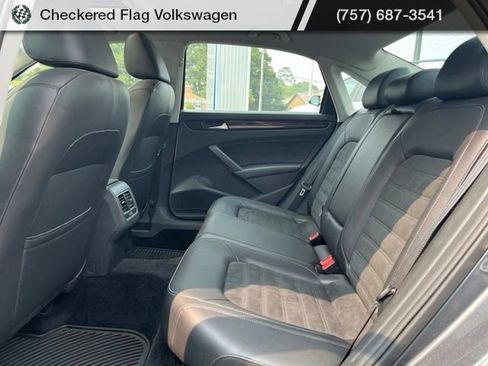 Used 2015 Volkswagen Passat TDI SEL Premium FWD image 28