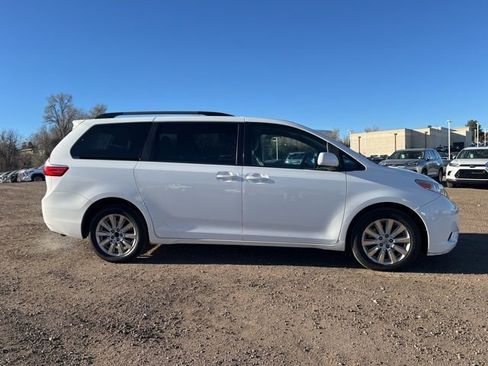 Used 2015 Toyota Sienna LE image 7