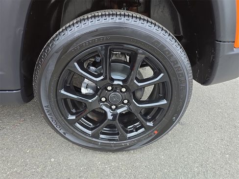 New 2026 Jeep Compass Latitude image 33