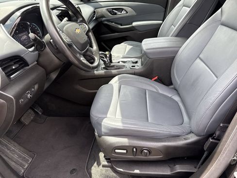 Used 2021 Chevrolet Traverse LT w/ LT Premium Package FWD image 9
