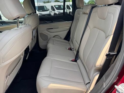 Used 2025 Jeep Grand Cherokee Limited w/ Luxury Tech Group II AWD/4WD image 20