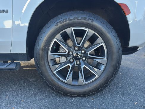 Used 2023 Chevrolet Suburban Z71 image 39