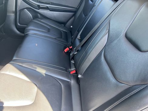 Used 2019 Ford Edge Titanium AWD/4WD image 12