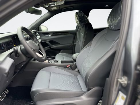 New 2026 Volkswagen Tiguan SE R-Line FWD image 13