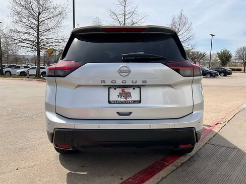 Used 2025 Nissan Rogue SV image 7