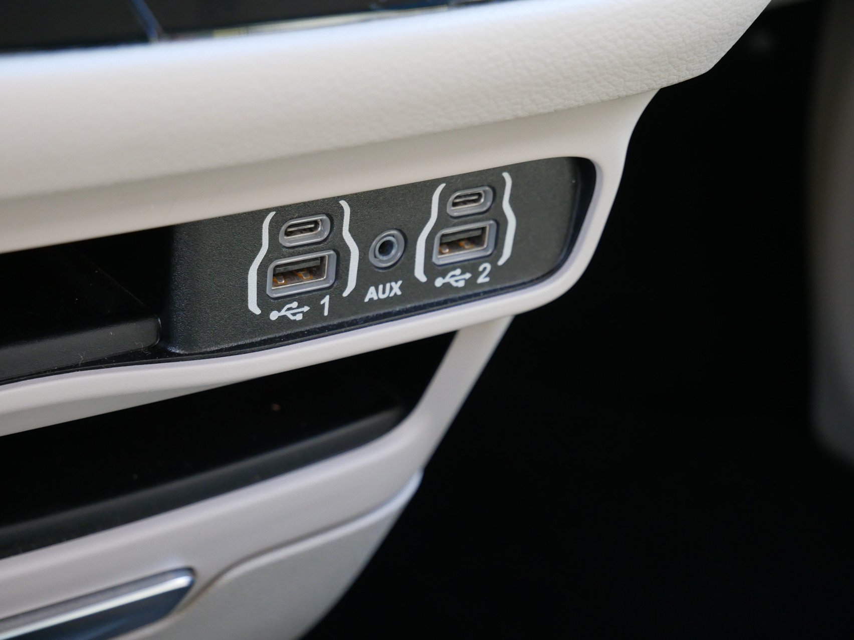 Used 2024 Chrysler Pacifica Touring-L FWD image 20