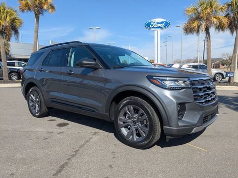 New 2026 Ford Explorer Active w/ Active Comfort Package image 2
