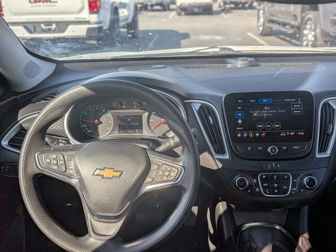 Used 2024 Chevrolet Malibu LT image 18