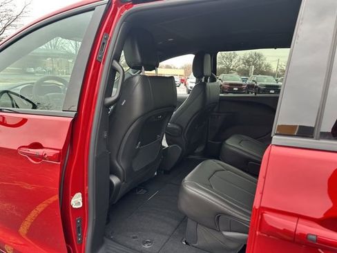 New 2026 Chrysler Pacifica Select image 22