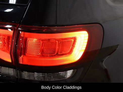 Used 2021 Jeep Grand Cherokee Laredo X image 34