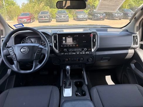 Certified 2025 Nissan Frontier SV RWD image 17