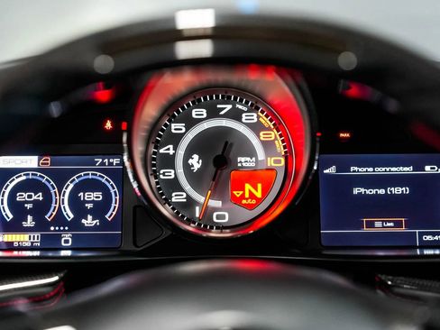Used 2018 Ferrari GTC4Lusso AWD/4WD image 15