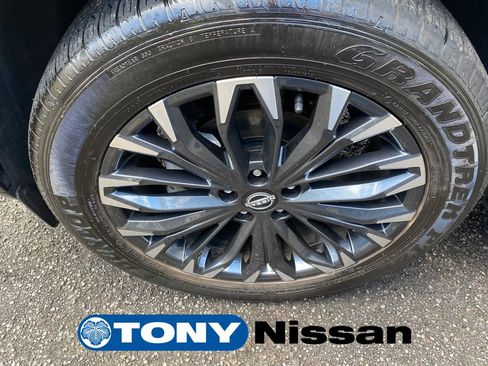 Used 2024 Nissan Rogue Platinum FWD image 27