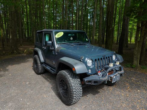 Used 2017 Jeep Wrangler Rubicon AWD/4WD image 4