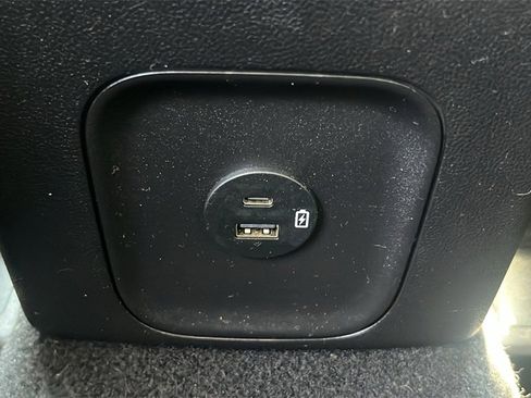 Used 2021 Ford Escape SE image 34