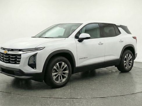 Used 2025 Chevrolet Equinox LT image 3