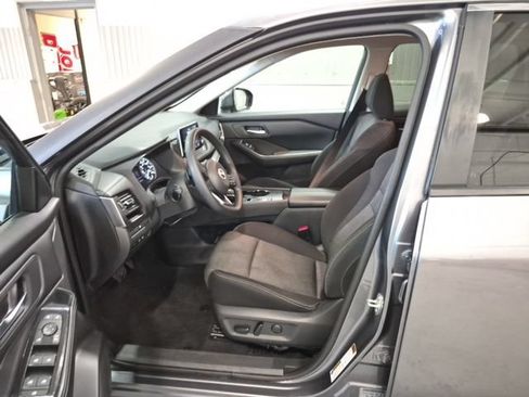 Used 2024 Nissan Rogue SV FWD image 9
