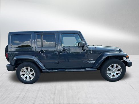 Used 2017 Jeep Wrangler Unlimited Sahara w/ Max Tow Package AWD/4WD image 4