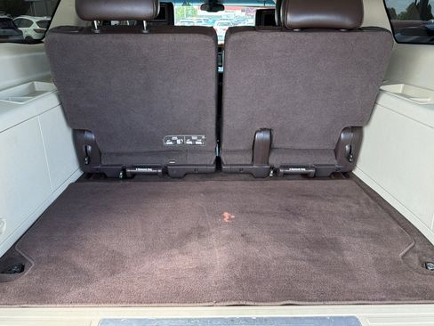 Used 2013 Cadillac Escalade ESV Platinum AWD/4WD image 18