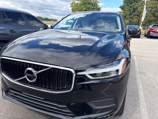 Used 2021 Volvo XC60 T6 Momentum w/ Premium Package AWD/4WD image 3