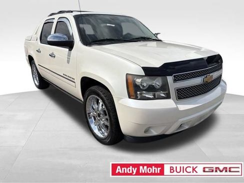 Used 2013 Chevrolet Avalanche LTZ RWD image 3