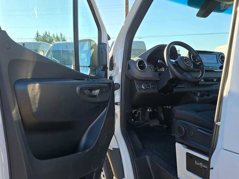 Used 2025 Mercedes-Benz Sprinter 2500 image 20
