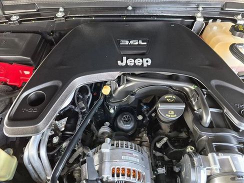 Used 2018 Jeep Wrangler Unlimited Rubicon AWD/4WD image 23