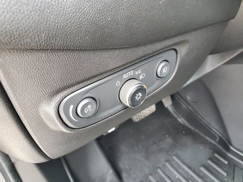 Used 2021 Chevrolet Equinox LT FWD image 20