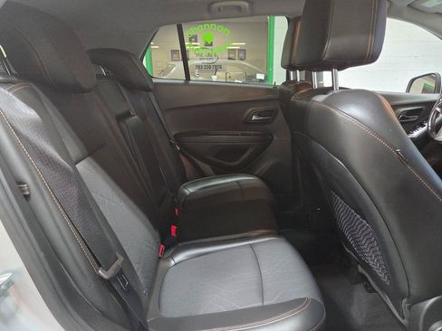 Used 2017 Chevrolet Trax LT w/ LT Convenience Package FWD image 20